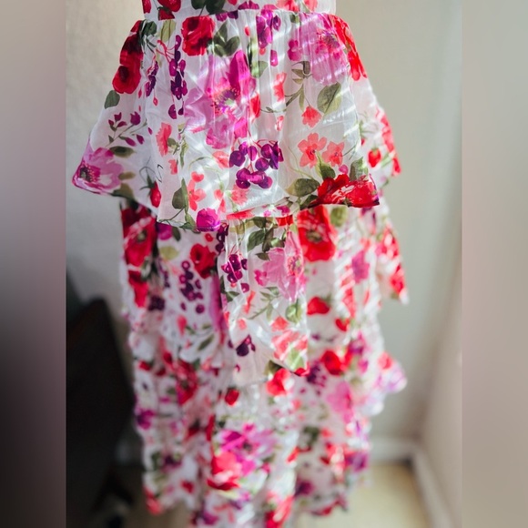 Abercrombie & Fitch Lace-Up
Back Tiered Maxi Dress - Picture 4 of 7